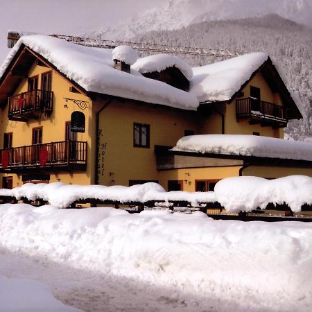 Hotel La Ginestra Cesana Torinese Exterior foto