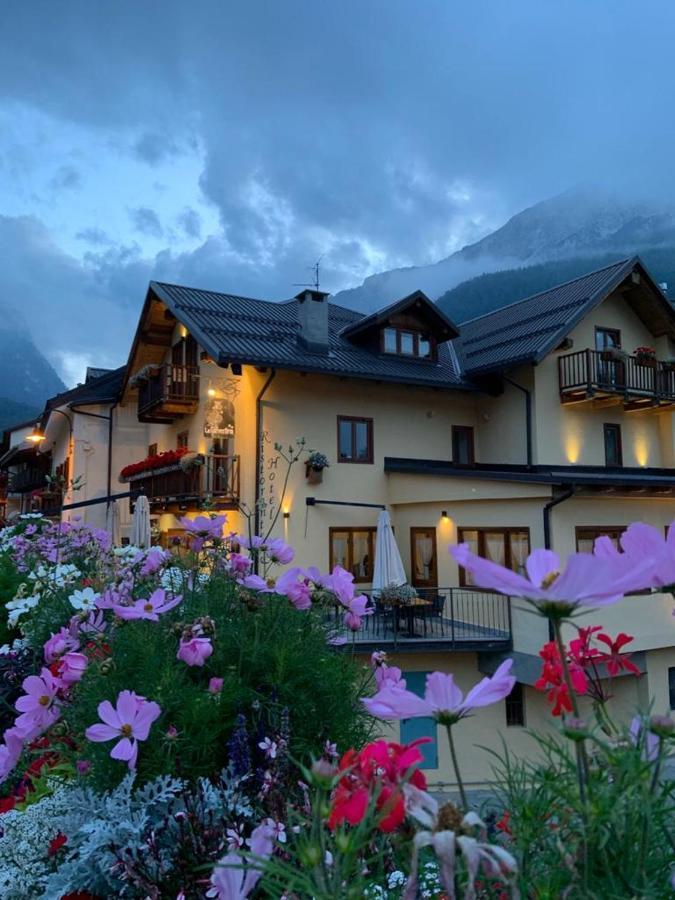 Hotel La Ginestra Cesana Torinese Exterior foto