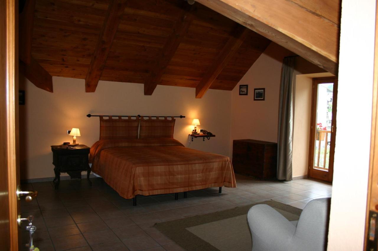 Hotel La Ginestra Cesana Torinese Exterior foto
