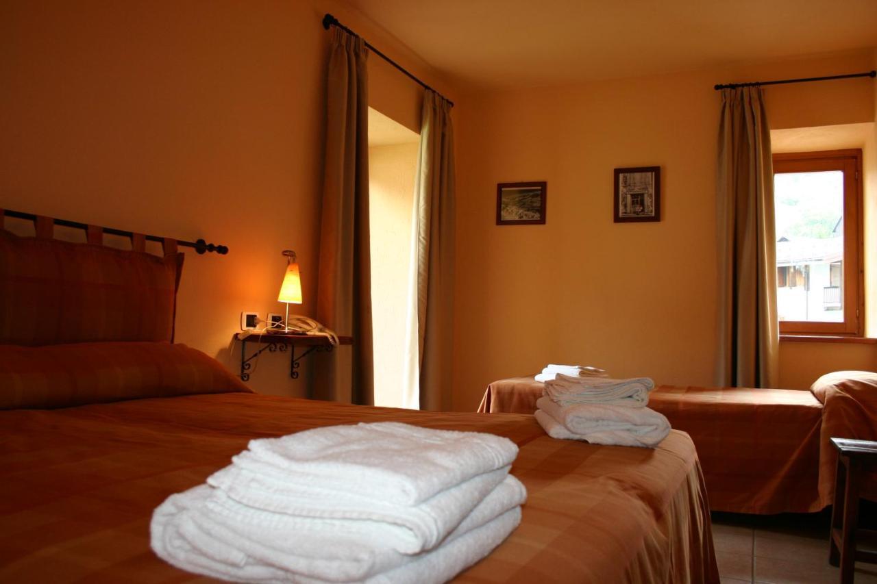 Hotel La Ginestra Cesana Torinese Exterior foto